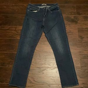 Levi’s Women’s Classic Mid Rise Skinny